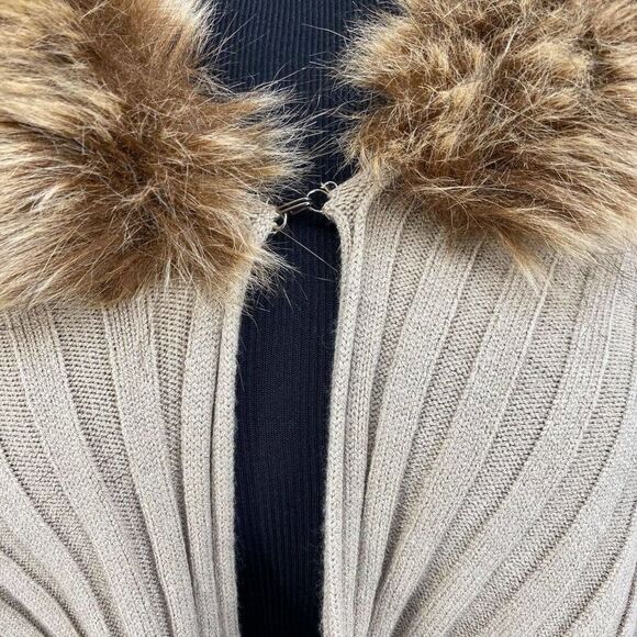 La Fiorentina Ruana Poncho With Faux Trim Collar Camel NWT - Picture 2 of 9
